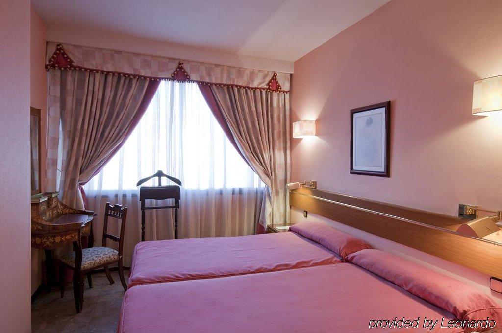 Foxa 25 Hotel มาดริด ห้อง รูปภาพ