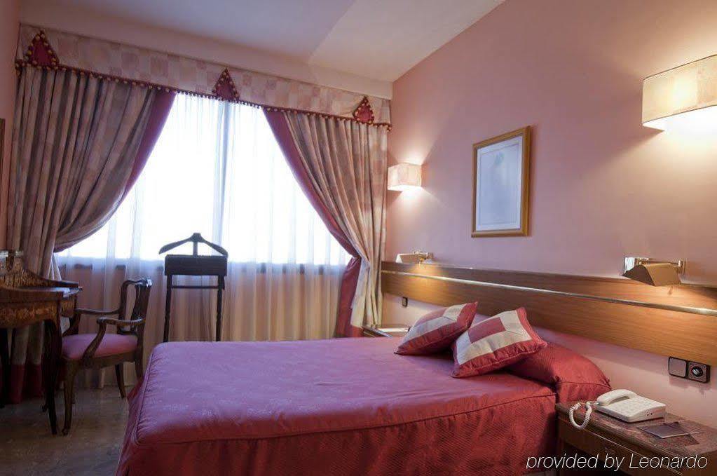 Foxa 25 Hotel มาดริด ภายนอก รูปภาพ
